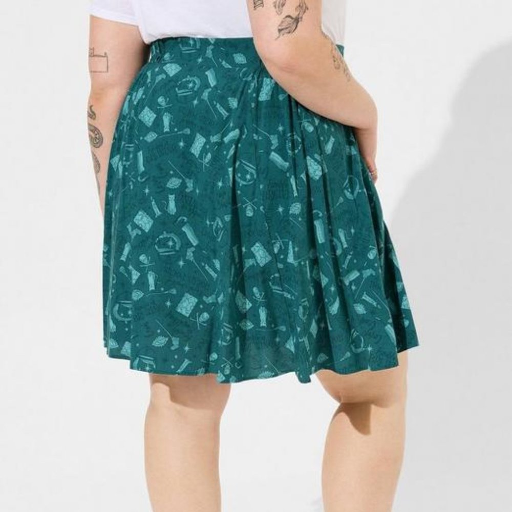 TORRID SKIRT Disney Hocus Pocus Mini Challis Elastic Teal Pockets NWT 0 L 12 - Picture 4 of 5